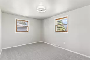 838 Marydale Dr, Green Bay, WI 54313 - Photo 10
