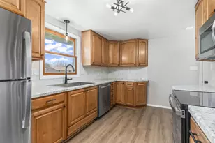 838 Marydale Dr, Green Bay, WI 54313 - Photo 6