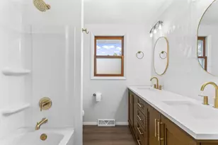 838 Marydale Dr, Green Bay, WI 54313 - Photo 8