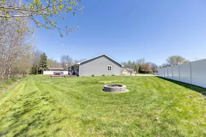 915 Nightingale Court, Pulaski, WI 54162 - Photo 2