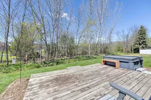 915 Nightingale Ct, Pulaski, WI 54162 - Photo 22