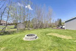 915 Nightingale Ct, Pulaski, WI 54162 - Photo 24