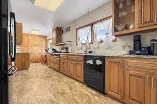 929 Edgewood Cir, Marinette, WI 54143 - Photo 8