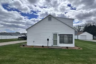 124 Cecil St, Neenah, WI 54952 - Photo 2
