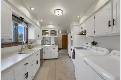 1318 Oregon Street, Green Bay, WI 54303 - Photo 14