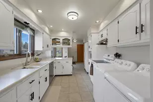 1318 Oregon St, Green Bay, WI 54303 - Photo 14