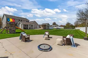 W5894 Sweet Clover Dr, Appleton, WI 54915 - Photo 6