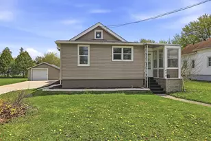 400 Dakota St, Oshkosh, WI 54902 - Photo 2