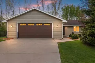 5023 Country Breeze Ln, Larsen, WI 54947 - Photo 2