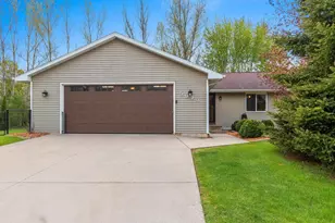 5023 Country Breeze Ln, Larsen, WI 54947 - Photo 4