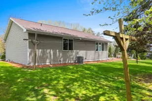 5023 Country Breeze Ln, Larsen, WI 54947 - Photo 10