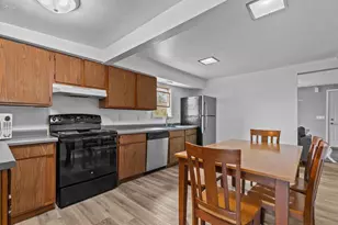 226 Gruenwald Ave, Neenah, WI 54956 - Photo 12