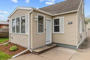 226 Gruenwald Ave, Neenah, WI 54956 - Photo 2
