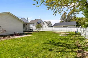 672 W 8th Ave, Oshkosh, WI 54902 - Photo 26