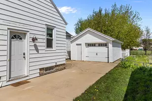 672 W 8th Ave, Oshkosh, WI 54902 - Photo 24