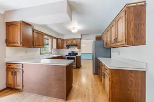 6283 N Rosewood Dr, Appleton, WI 54913 - Photo 8