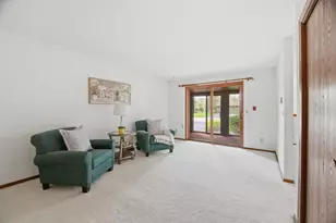 940 Babcock St, Neenah, WI 54956 - Photo 4