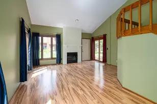 2240 Meadowbrook Ct, Oshkosh, WI 54904 - Photo 4
