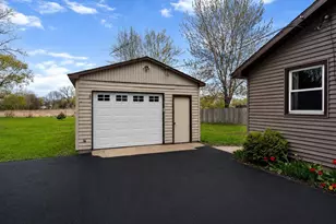 607 Hunters Point Rd, Neenah, WI 54956 - Photo 4
