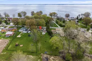 607 Hunters Point Rd, Neenah, WI 54956 - Photo 2