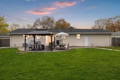 980 Mancel Lane, Green Bay, WI 54304 - Photo 2