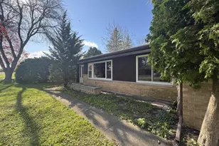 22 Welle Dr, Oshkosh, WI 54902 - Photo 2
