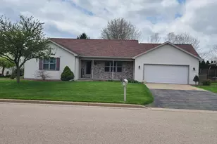 2165 Deer Haven Dr, Menasha, WI 54952 - Photo 1