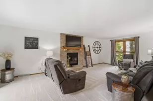 1601 E Meadow Grove Blvd, Appleton, WI 54915 - Photo 8