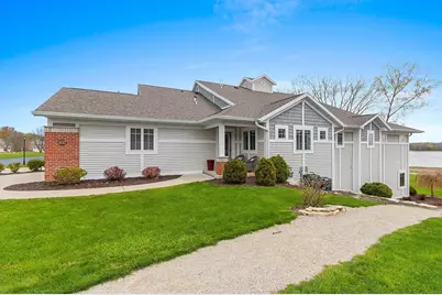 2617 Bay Harbor Circle #4, Green Bay, WI 54304 - Photo 2