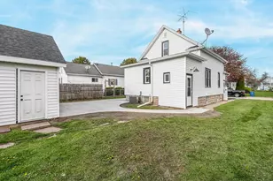 1421 Cedar St, Oshkosh, WI 54901 - Photo 32