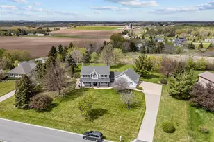 W8078 Hillcrest Ct, Hortonville, WI 54944 - Photo 4