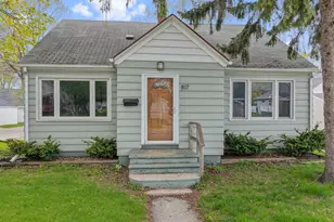 817 N Henry St, Green Bay, WI 54302 - Photo 2