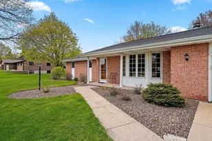 2504 Stonegate Dr, Suamico, WI 54313 - Photo 2