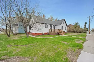 307 Ogden St, Marinette, WI 54143 - Photo 2