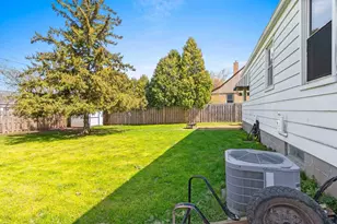 1012 Redwood Dr, Green Bay, WI 54304 - Photo 8