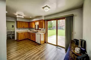 1235 S Westhaven Dr, Oshkosh, WI 54904 - Photo 10
