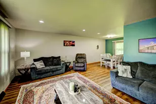 1235 S Westhaven Dr, Oshkosh, WI 54904 - Photo 4