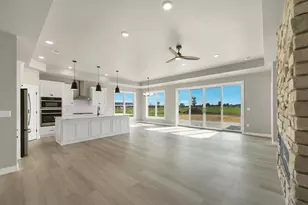 2025 Everett Dr, De Pere, WI 54115 - Photo 6