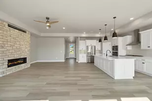 2025 Everett Dr, De Pere, WI 54115 - Photo 10