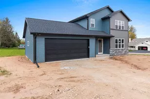 1801 Southland Ln, New London, WI 54961 - Photo 2