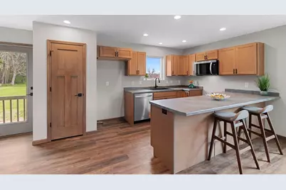1801 Southland Lane, New London, WI 54961 - Photo 2