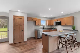 1801 Southland Ln, New London, WI 54961 - Photo 2