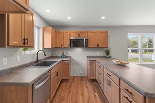 1801 Southland Ln, New London, WI 54961 - Photo 10