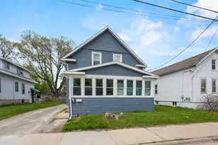438 W 9th Ave, Oshkosh, WI 54901 - Photo 2