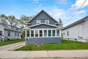 438 9th Ave, Oshkosh, WI 54901 - Photo 1
