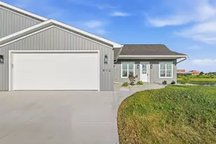 812 Lakeview Ln, Ripon, WI 54971 - Photo 2