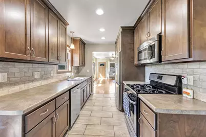 982 Holzer Street, Green Bay, WI 54303 - Photo 6