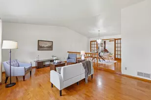 920 S Westhaven Dr, Oshkosh, WI 54904 - Photo 2