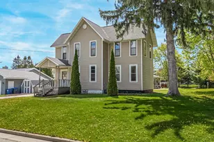 318 W Nye St, Hortonville, WI 54944 - Photo 2