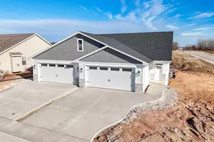 1901 Hidden Hollow Ln, Manitowoc, WI 54220 - Photo 2